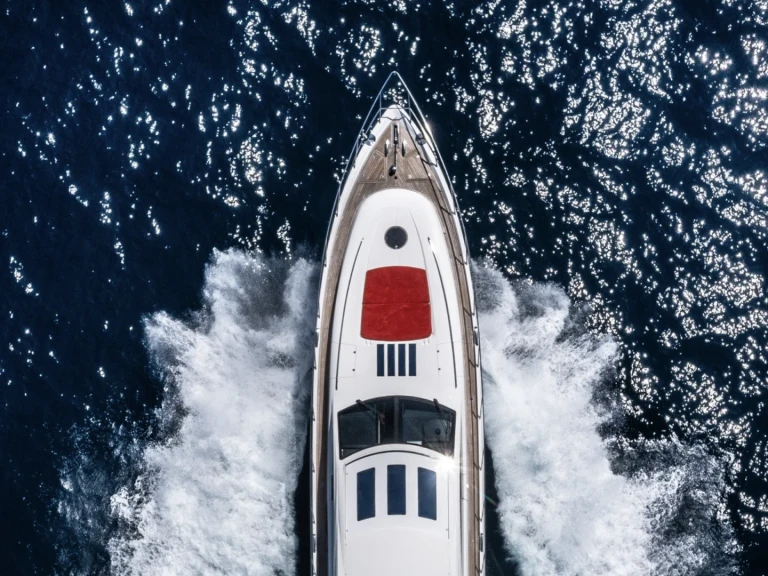 Princess Princess V70 jednotlivci a charterové společnosti v Saint-Tropez