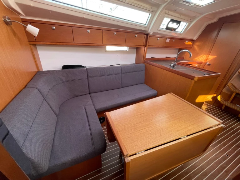 Pronajmout si Bavaria Cruiser 37 v Punta Ala