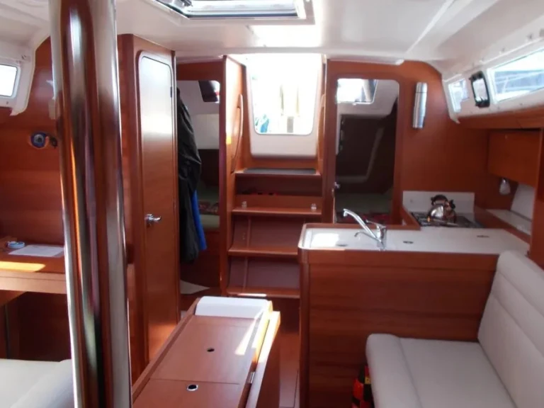 Pronájem lodi Marsala lákavé ceny Dufour 350