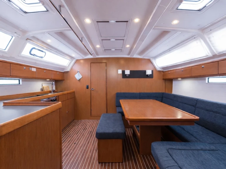 Bavaria Cruiser 46 jednotlivci a charterové společnosti v Gouvia