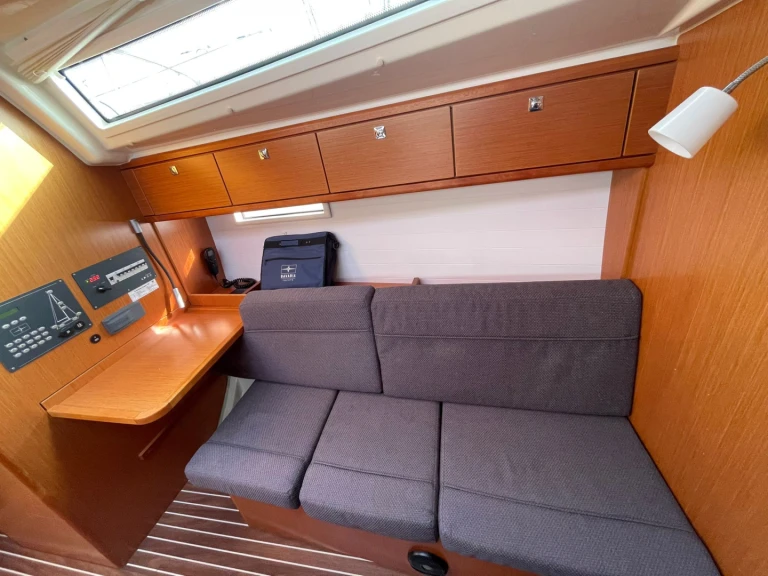 Pronájem lodi Bavaria Cruiser 37 v Punta Ala na Samboatu