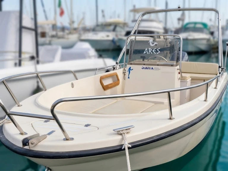 Motorová loď k pronájmu v Porto di Alghero za nejlepší cenu