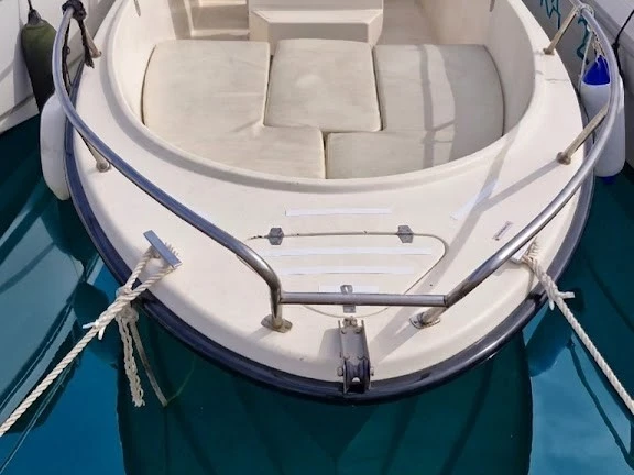 Omnia Omnia 600 jednotlivci a charterové společnosti v Porto di Alghero
