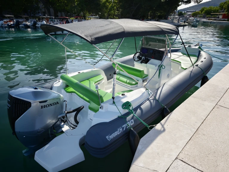 Pronajmout Polotuhá loď se skipperem či ne Marlin Boat v Split
