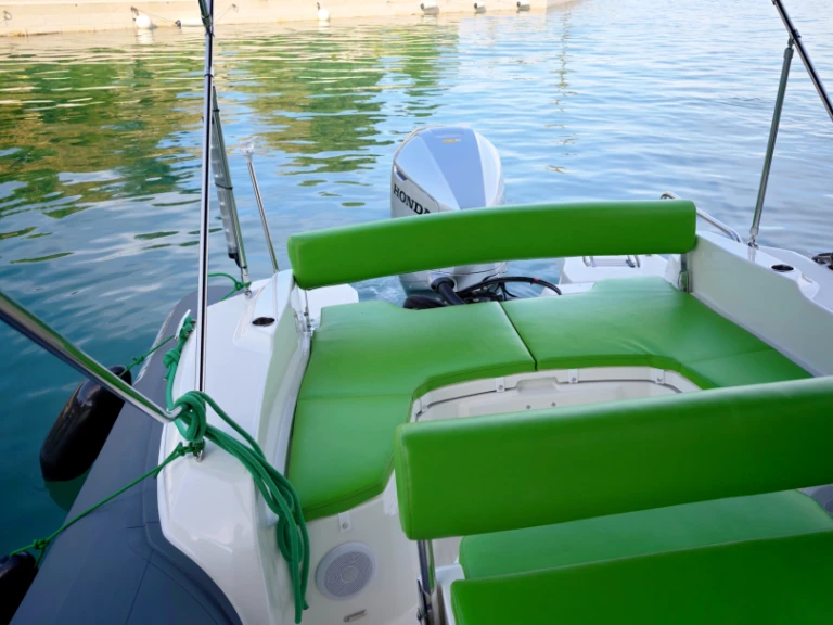 Marlin Boat 790 Pro Dynamic jednotlivci a charterové společnosti v Split