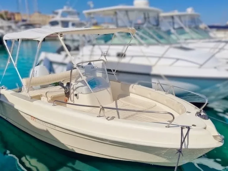 Motorová loď k pronájmu v Porto di Alghero za nejlepší cenu