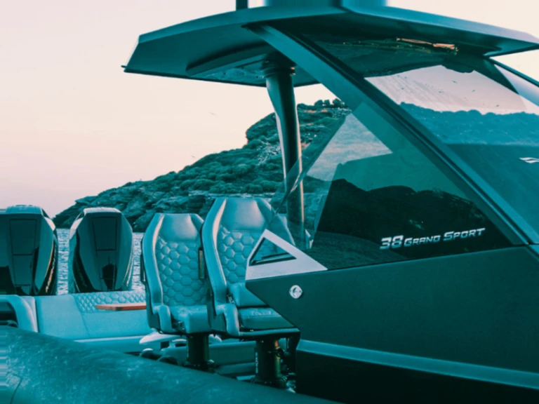 Pronájem Polotuhá loď v Kýthnos (City) -Technohull GRAND SPORT 38