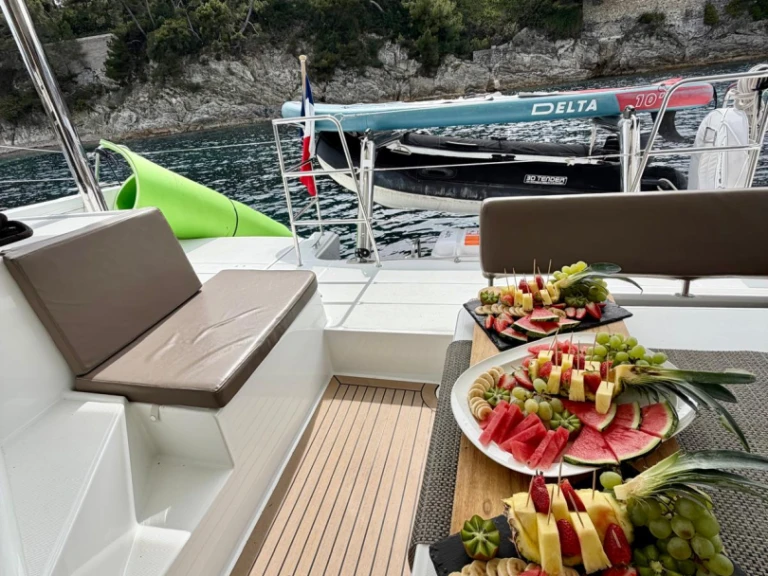 Pronájem lodi Cannes lákavé ceny Lagoon 40