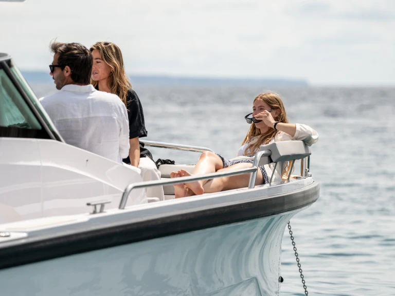 Pronájem jachty v Split Port -Axopar 29 Sun Top Mediterana na Samboatu
