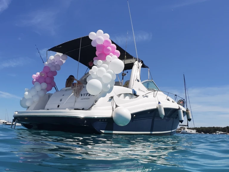 Pronájem Motorová loď Sea Ray s licencí