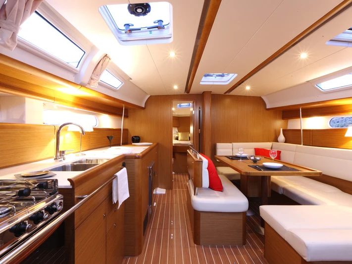 Pronájem lodi La Spezia lákavé ceny Sun Odyssey 44i