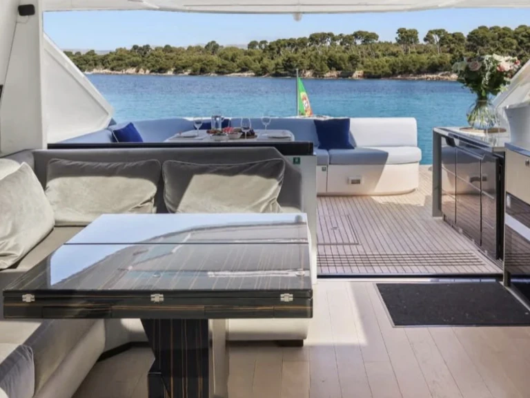 Pronajmout si Fairline Targa 64 v Saint-Tropez