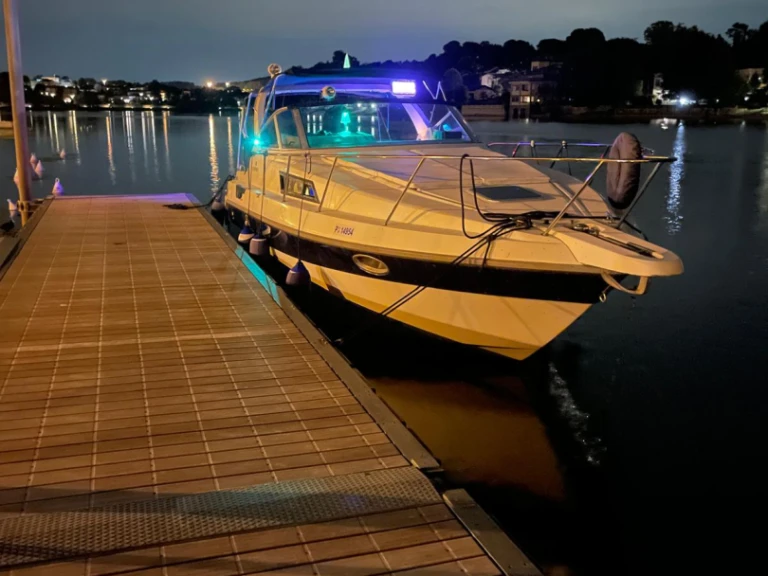 Cranchi Cranchi 32 Cruiser jednotlivci a charterové společnosti v Castelletto Sopra Ticino