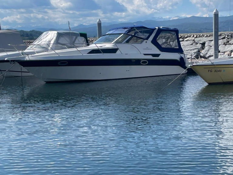 Pronájem lodi Castelletto Sopra Ticino lákavé ceny Cranchi 32 Cruiser