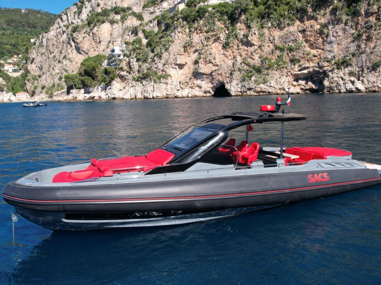 Sacs Rebel 47 Open jednotlivci a charterové společnosti v Beaulieu-sur-Mer