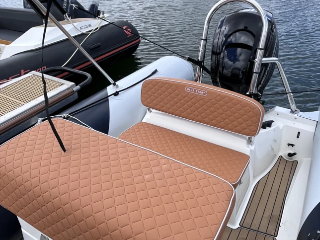 Polotuhá loď k pronájmu v Arcachon za nejlepší cenu