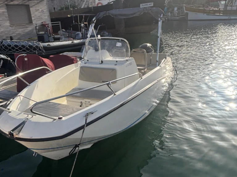 Pronajmout si Quicksilver Activ 555 Open v Marseille