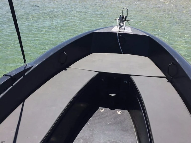 Pronajmout si pioner Touring 17 v Olhão