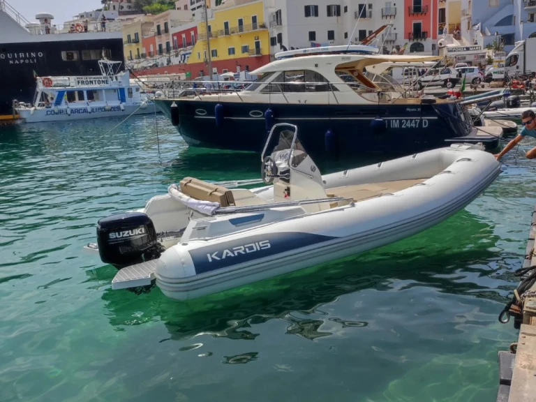 Kardis Kardis Fox 570 jednotlivci a charterové společnosti v Ponza