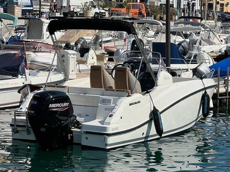 Motorová loď k pronájmu v Villefranche-sur-Mer za nejlepší cenu