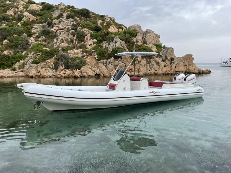 Pronajmout si Altamarea Altamarea Wave 27 GT v Cannigione