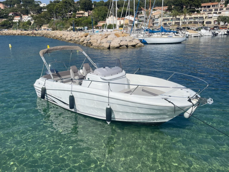 Pronájem lodi Jeanneau Cap Camarat 7.5 CC v La Madrague na Samboatu