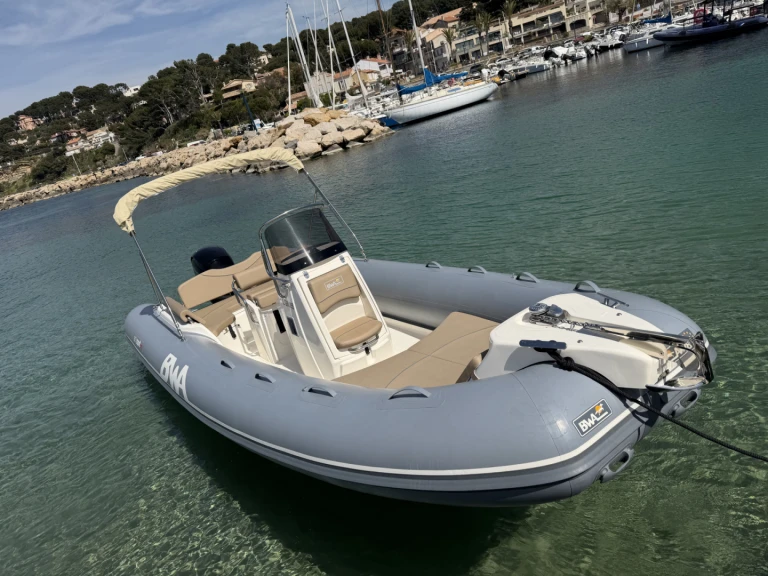 Pronajmout si Bwa Sport 22 GT v La Madrague