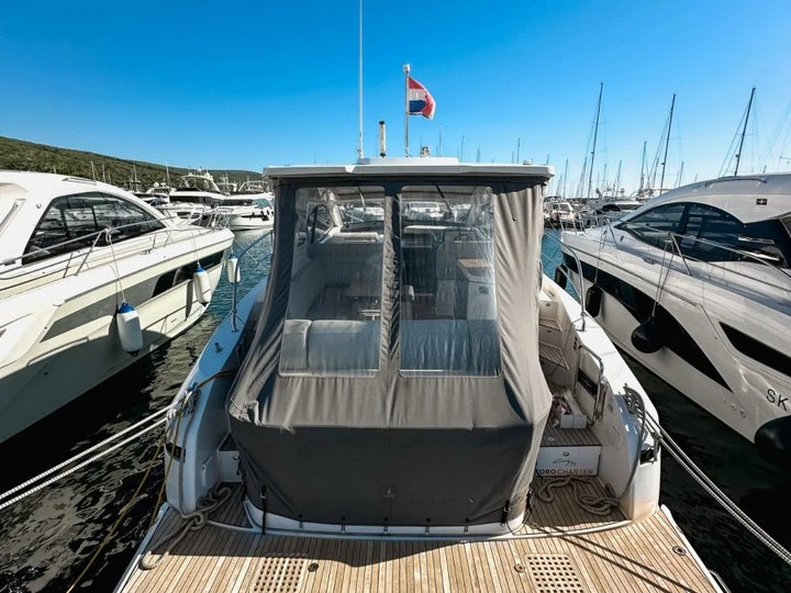 Pronajmout si Bavaria Bavaria SR41 v Punat