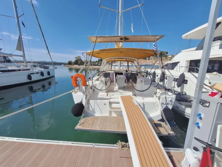 Bénéteau Oceanis 41.1 jednotlivci a charterové společnosti v Nea Peramos