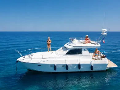 Pronajmout Jachta se skipperem či ne Ferretti v Cannes