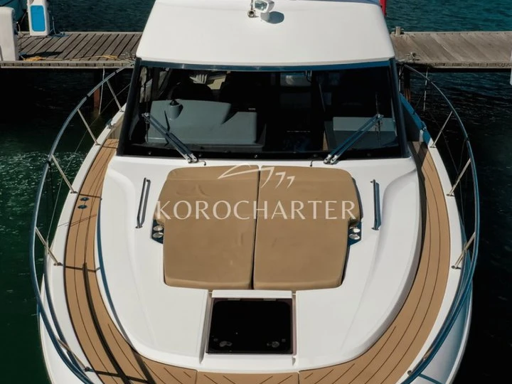 Bavaria Bavaria R40 FLY jednotlivci a charterové společnosti v Punat