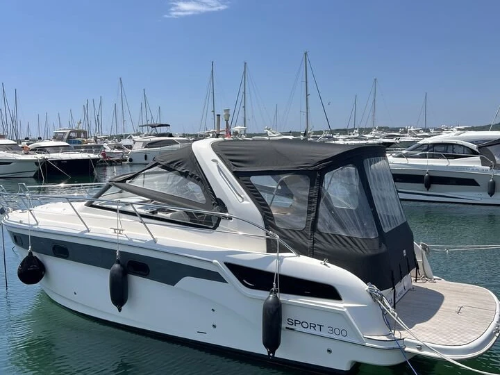 Pronajmout si Bavaria Bavaria Sport 300 v Punat