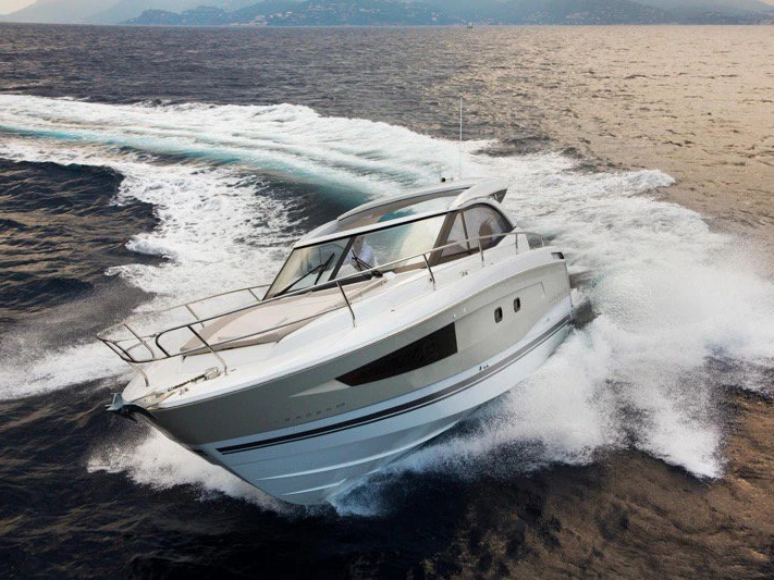 Pronajmout si Jeanneau Leader 36 v Punat
