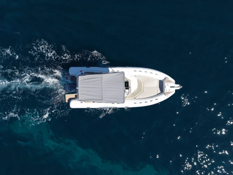 Pronájem lodi Cannes lákavé ceny Tempest 775