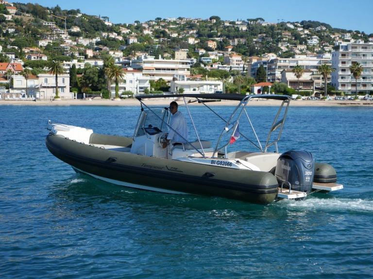 Pronájem lodi Golfe-Juan lákavé ceny Tempest 775