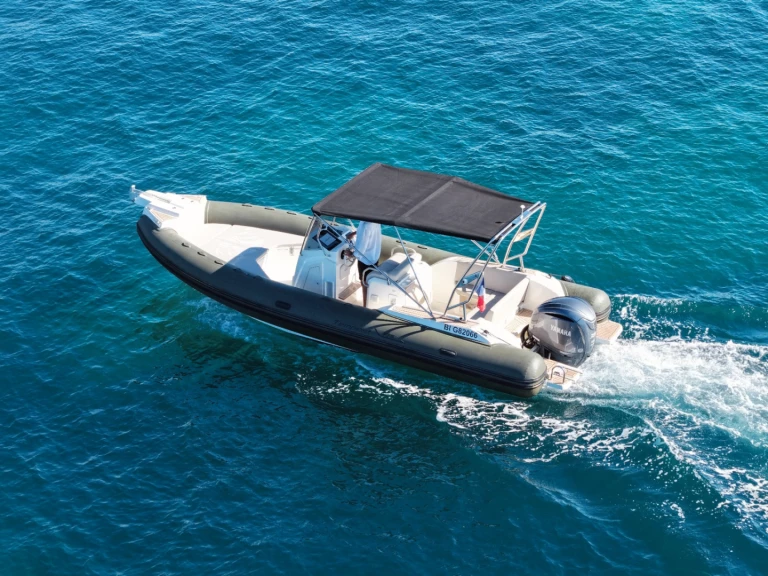 Pronajmout Motorová loď se skipperem či ne Capelli v Golfe-Juan