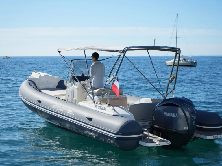 Capelli Tempest 775 jednotlivci a charterové společnosti v Golfe-Juan