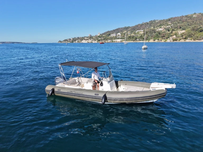 Pronájem lodi Golfe-Juan lákavé ceny Tempest 775