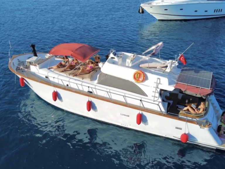 Pronajmout Motorová loď se skipperem či ne Azimut v Bodrum