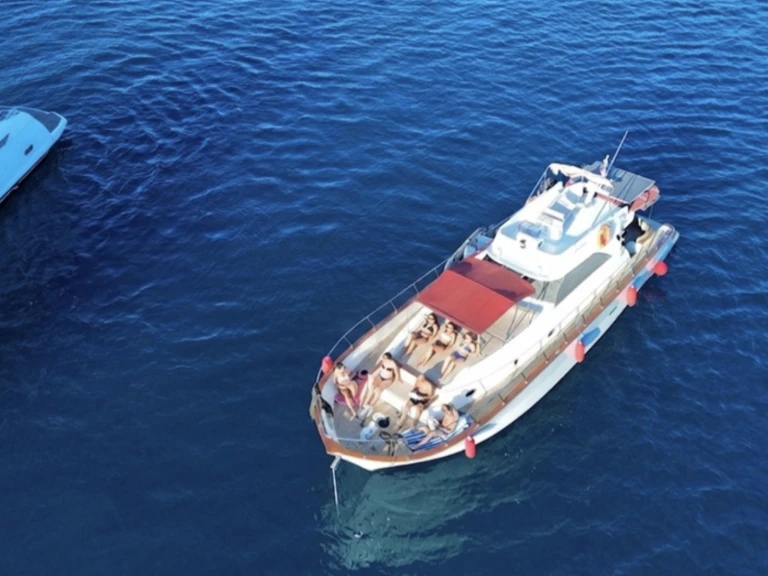 Pronájem jachty v Bodrum -Azimut Custom na Samboatu