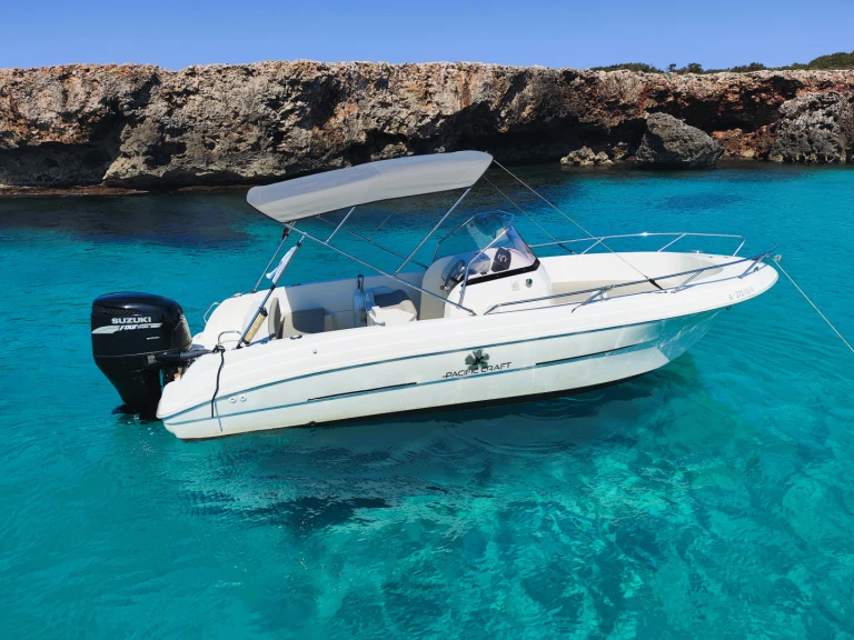 Pronajmout si Pacific Craft Pacific Craft 670 Open v Cala en Bosch