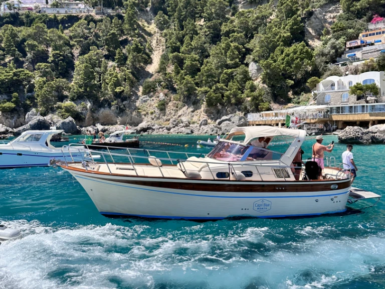 Pronájem Motorová loď v Capri -Fratelli Aprea Sorrento 32 Semi Cabinato