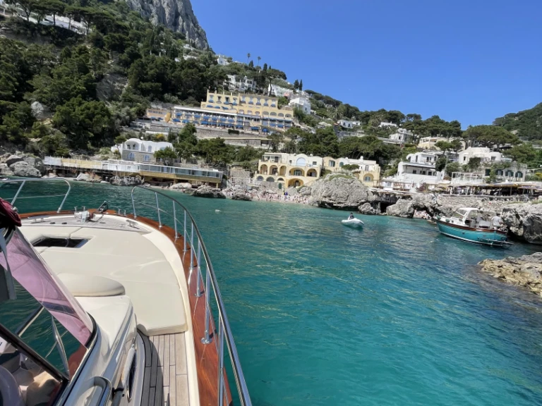 Pronájem jachty v Capri -Fratelli Aprea Sorrento 32 Semi Cabinato na Samboatu