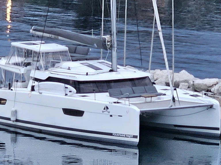 Pronajmout si Fountaine Pajot Elba 45 v Naxos (City)