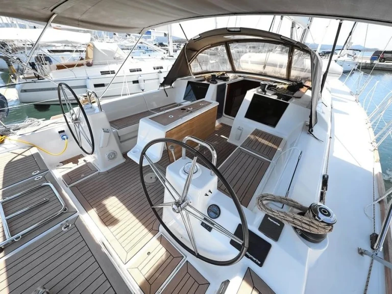 Dufour Dufour 460 Grand Large jednotlivci a charterové společnosti v Biograd Na Moru