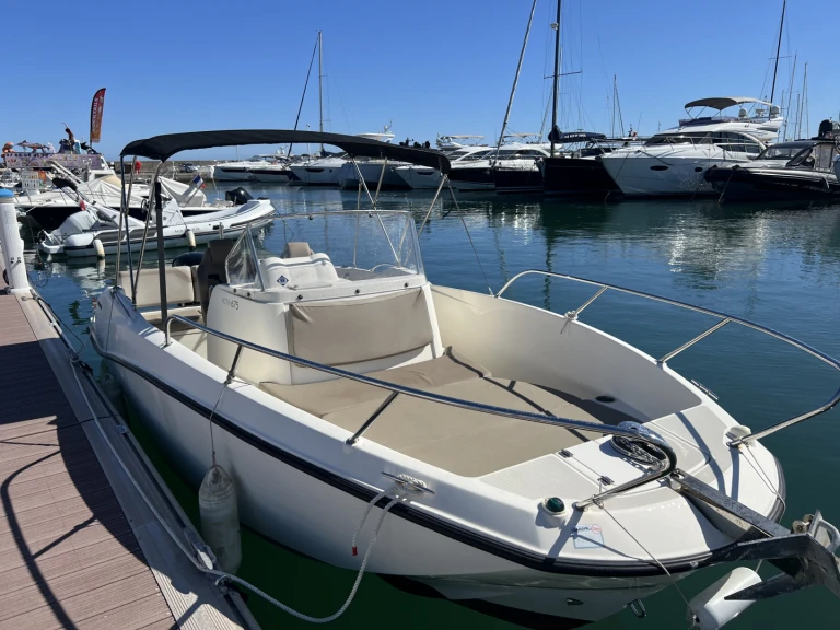 Pronajmout si Quicksilver Activ 675 Open Sport v Cannes
