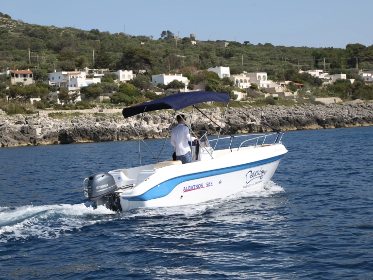 Pronajmout Motorová loď se skipperem či ne Albatross v Marina di Andrano
