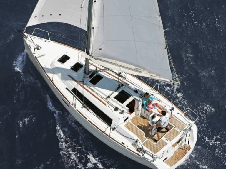 Bénéteau Oceanis 31 jednotlivci a charterové společnosti v La Herradura