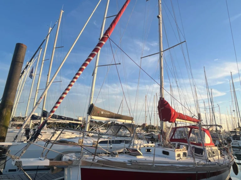 Pronajmout Plachetnice se skipperem či ne Yes v La Rochelle