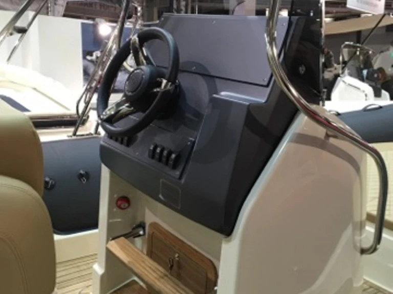 Pronájem lodi Hyeres lákavé ceny 70 Sport